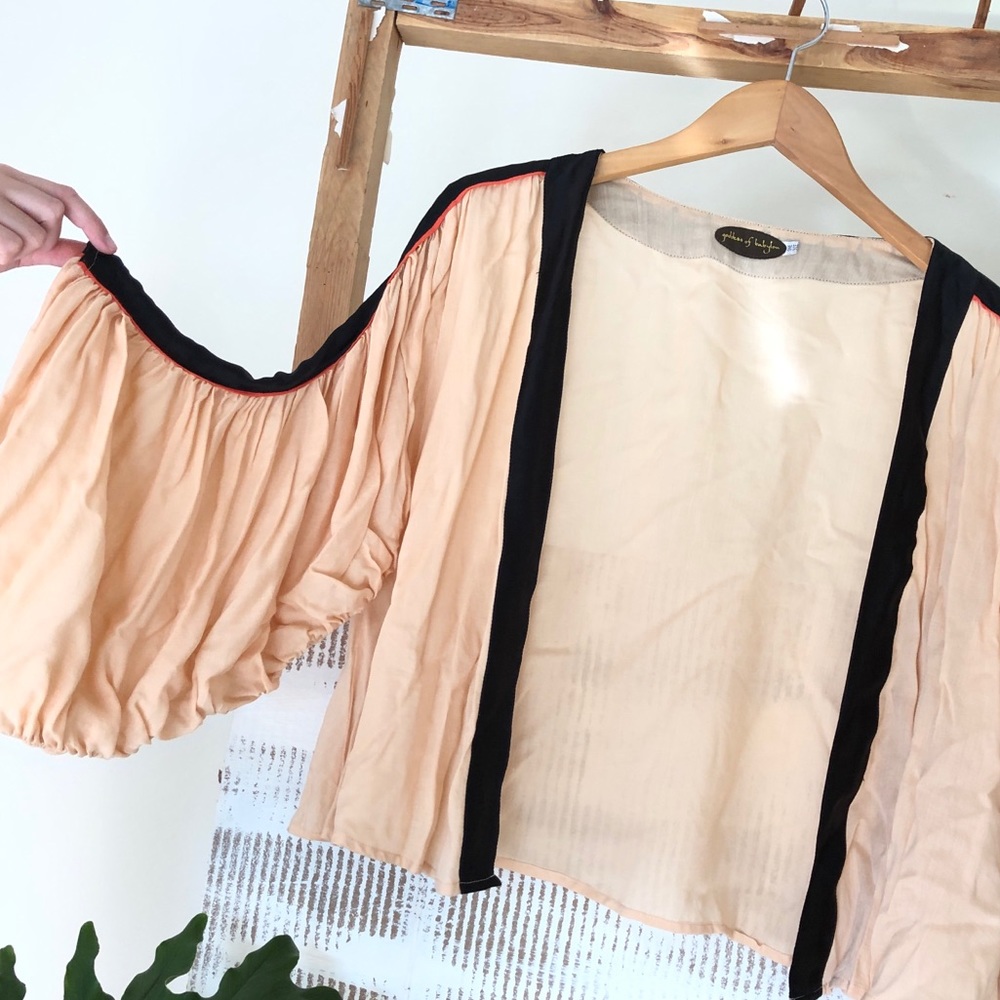 Shrug with rouged sleeves